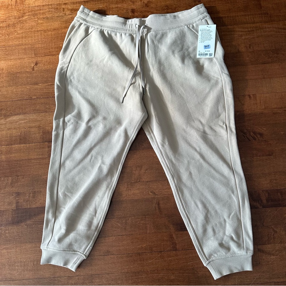 Lululemon Scuba HR Tan Jogger Sz 20